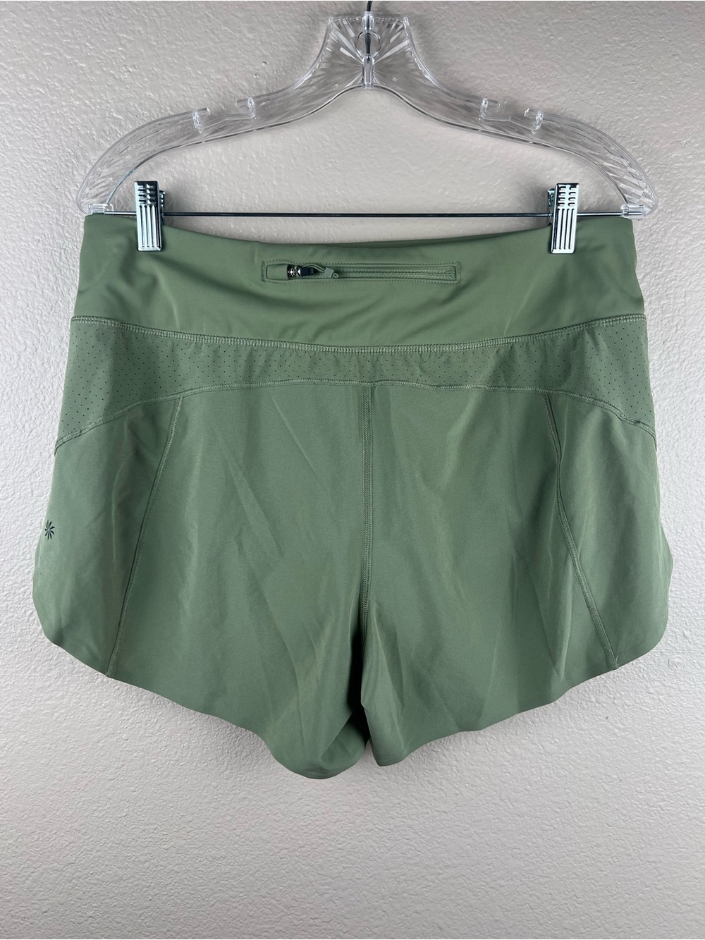 Athleta Run With It 4.5” Shorts Medium Sage Green - Picture 4 of 7
